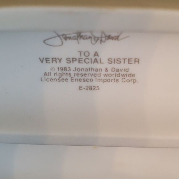 Vintage Precious Moments Porcelain Figurine 1983 "To a Very Special Sister" - Picture 10 of 11